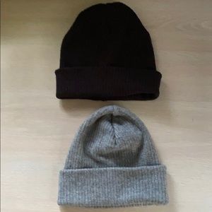 2 beanies